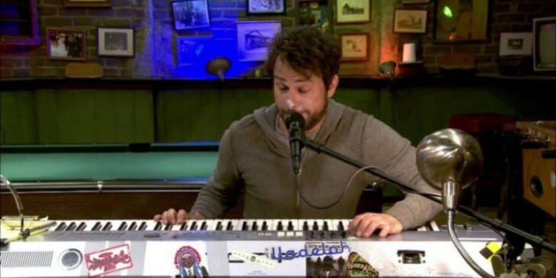 Charlie’s Performance Stops The Gang From Winning An Award